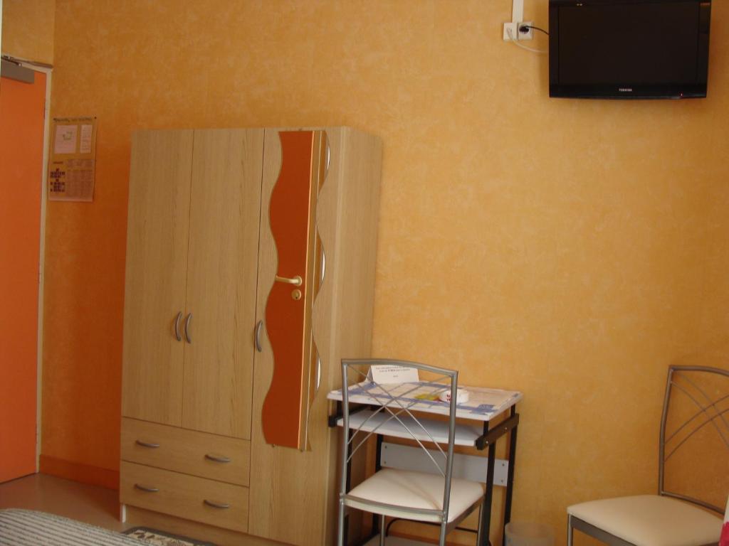 Hotel De L'Arrivee Fouras Room photo